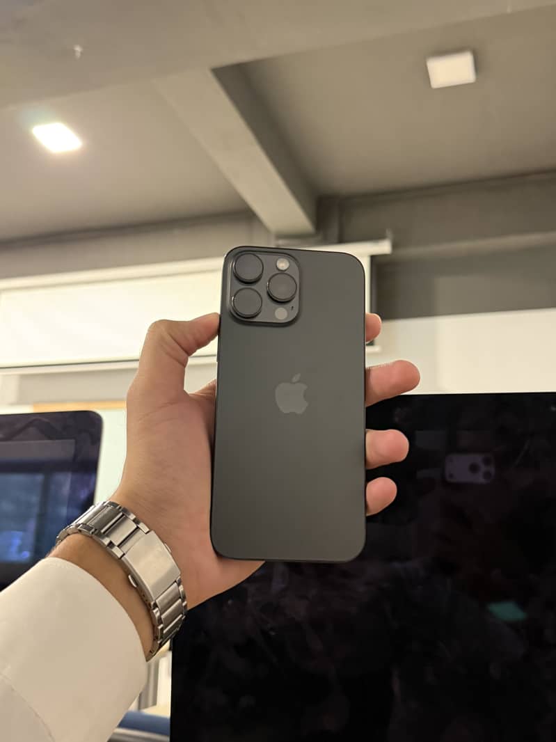 Apple iPhone 16 Pro Max 0