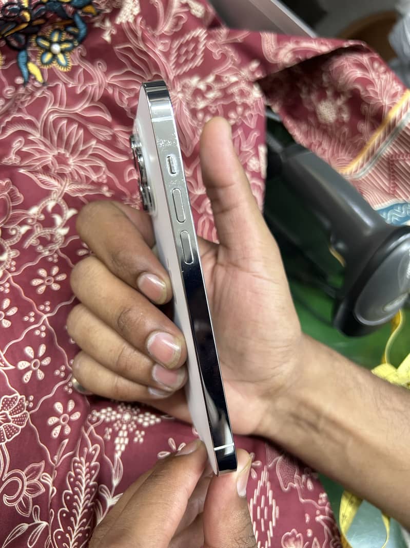 Apple iPhone 14 Pro 4