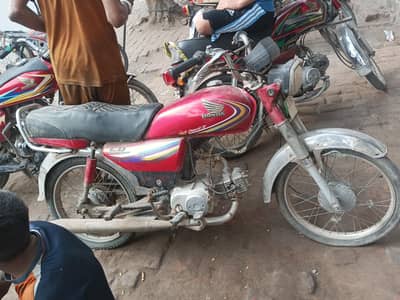 5 months sy khari rhi hai