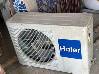 1.5 Ton Dc inverter haier Split A. c only 4 years used. perfect working