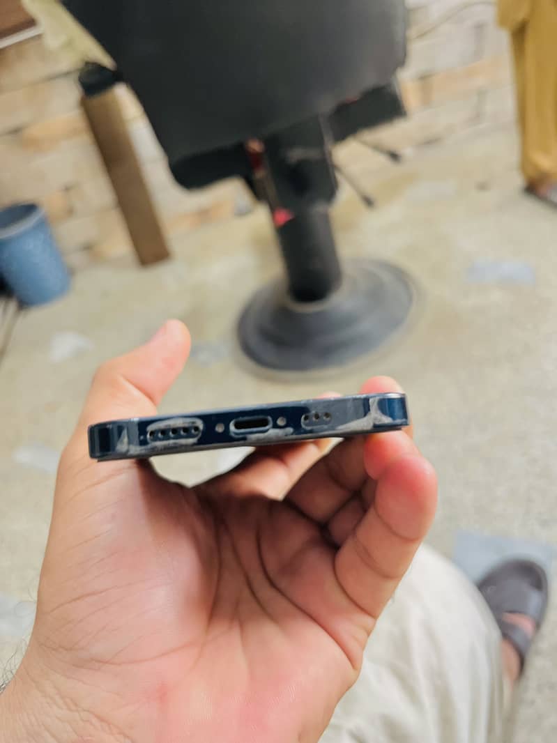 Apple iPhone 13 2