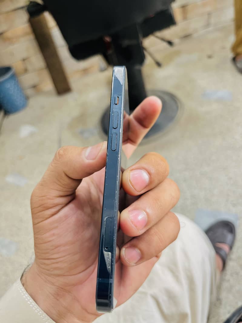 Apple iPhone 13 4