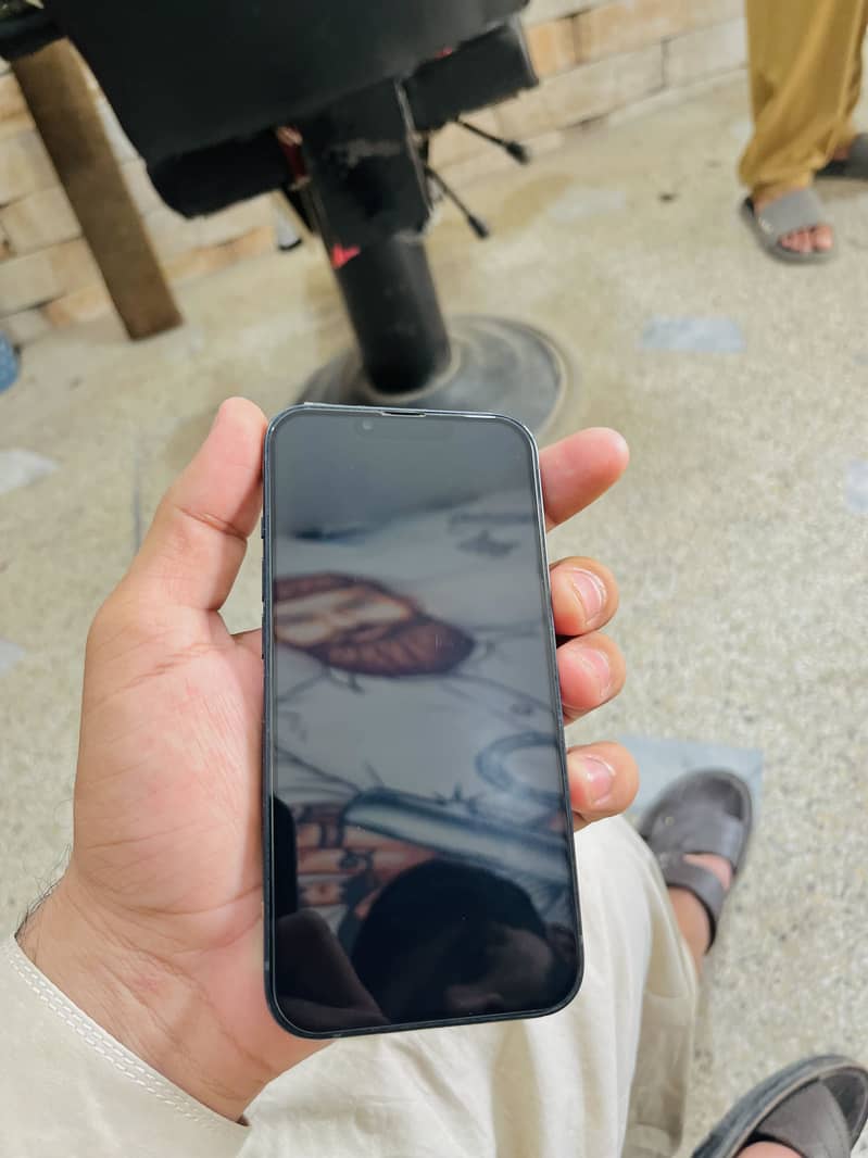 Apple iPhone 13 6