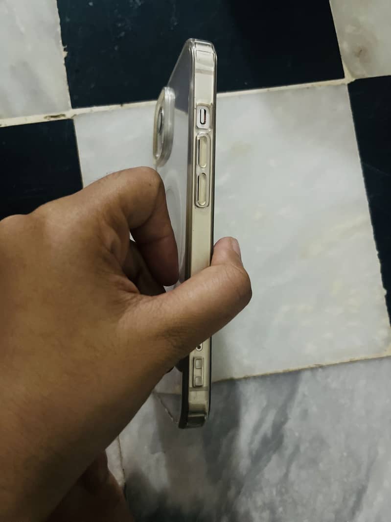 Apple iPhone 13 1