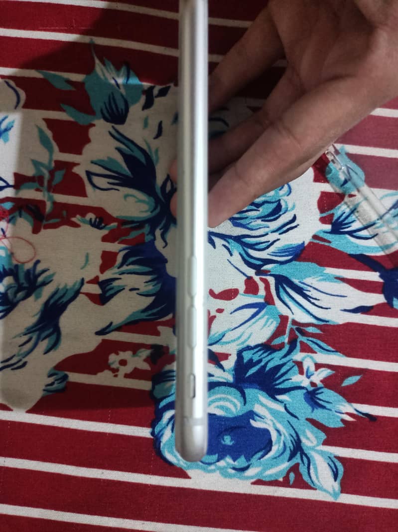 Apple iPhone 8 1