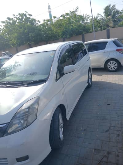 Toyota ISIS 2006 /12