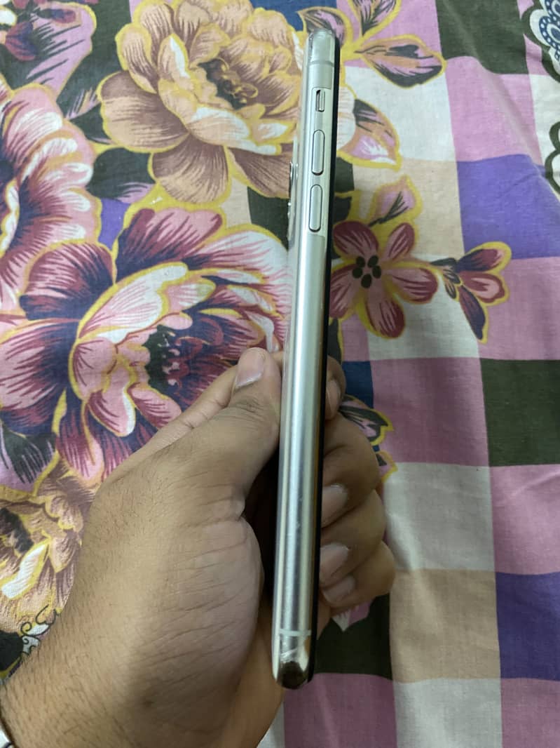 Iphone 11 pro max 4