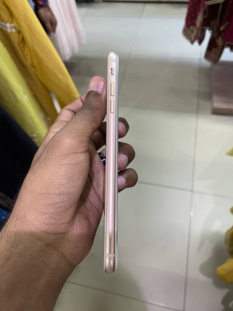 Apple iPhone 8 Plus 3