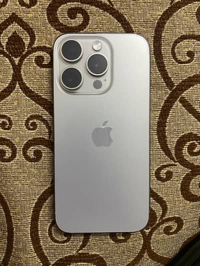 Apple iPhone 15 Pro 256 Gb 100 % health JV + accessories