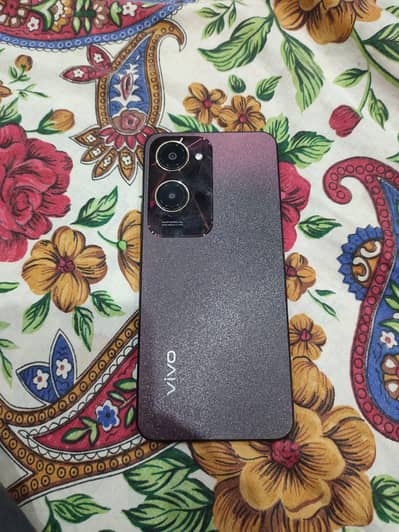 Vivo Y18 4gb 128gb box charger lush condition.