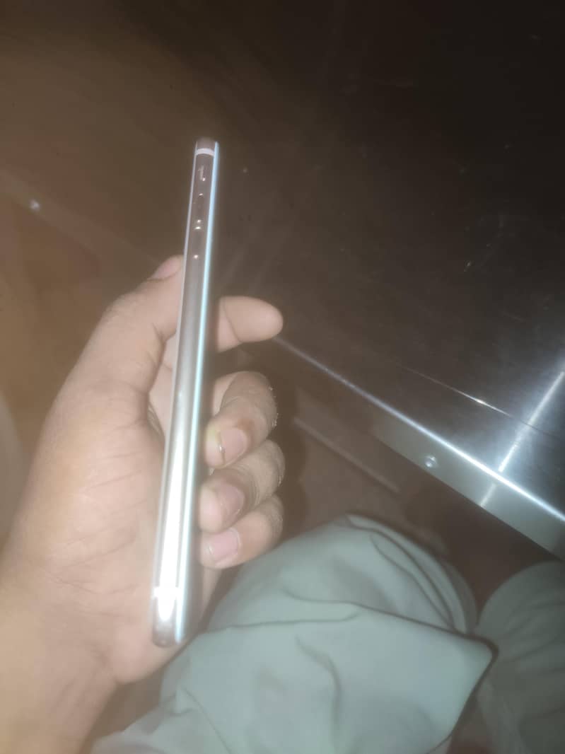 Apple iPhone 8 Plus 1
