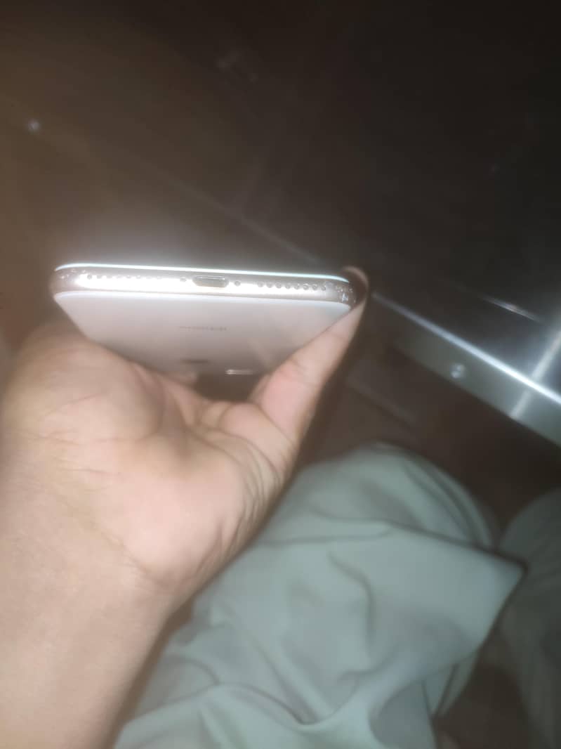 Apple iPhone 8 Plus 3