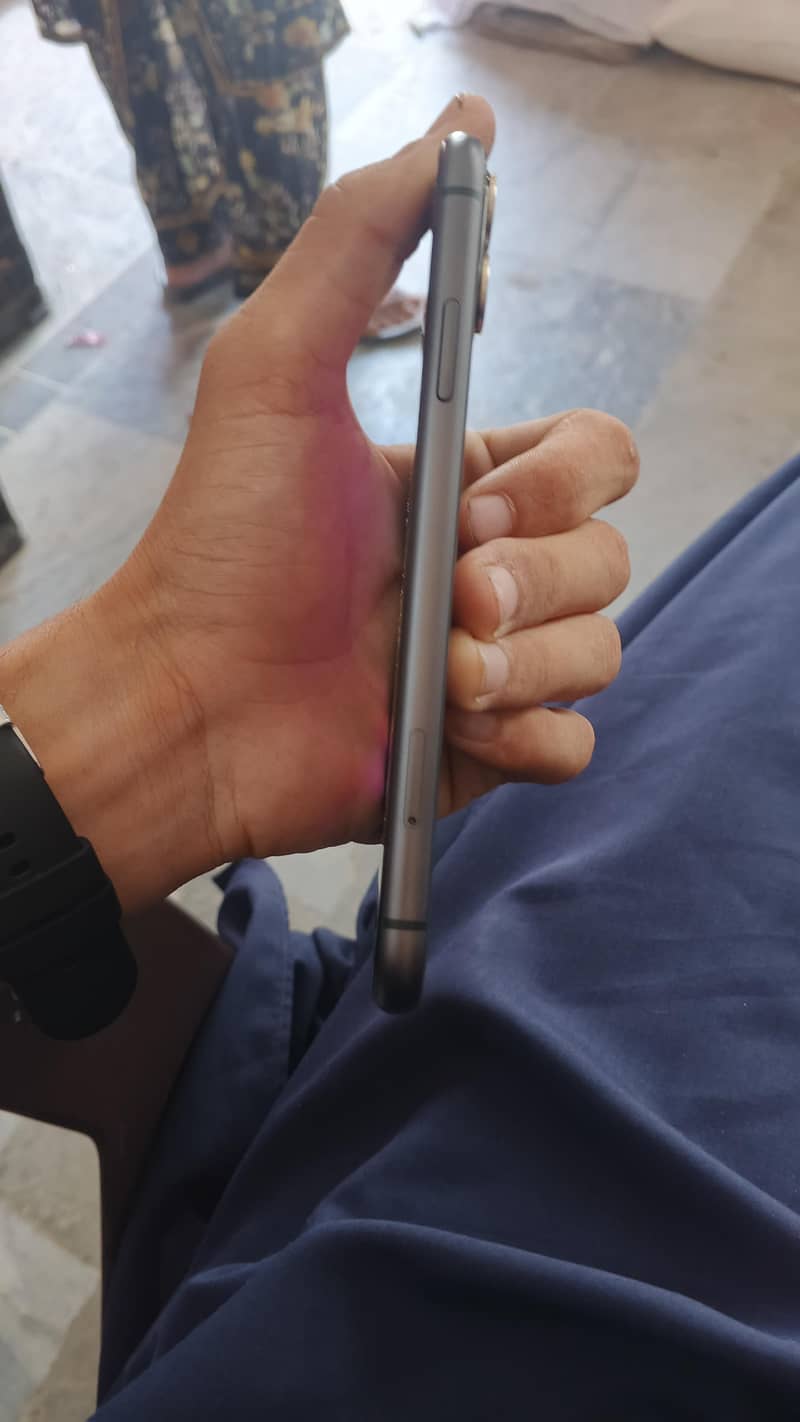 Apple iPhone 11 3