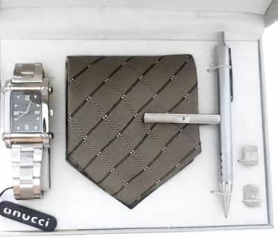 original Anucci watch this is vintage watch with accessories