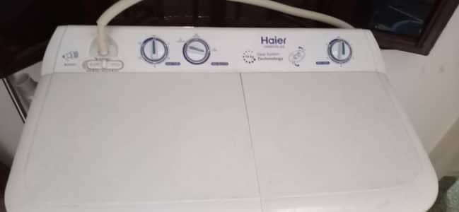 Haier HWM100-AS twin-tub washing machine