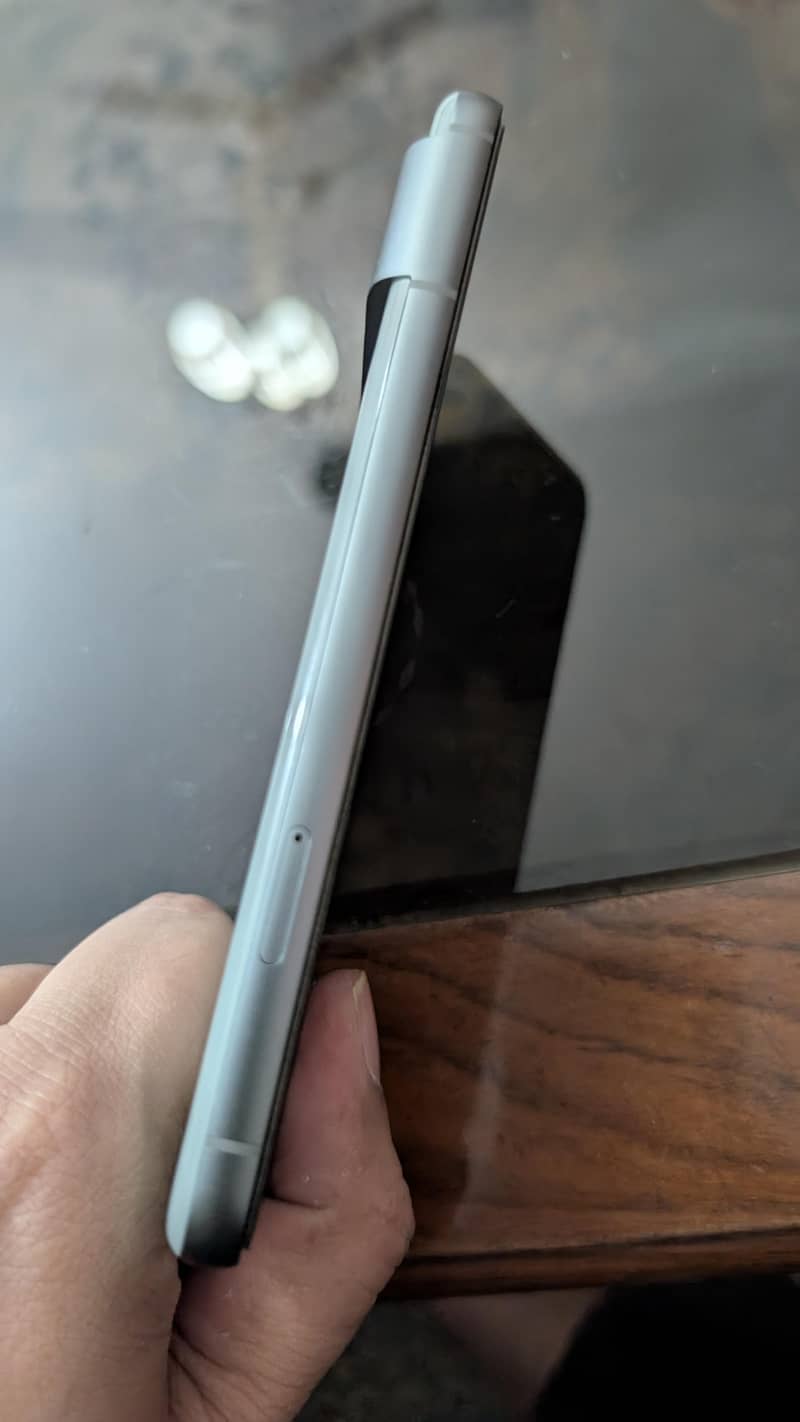 Google Pixel 8 4