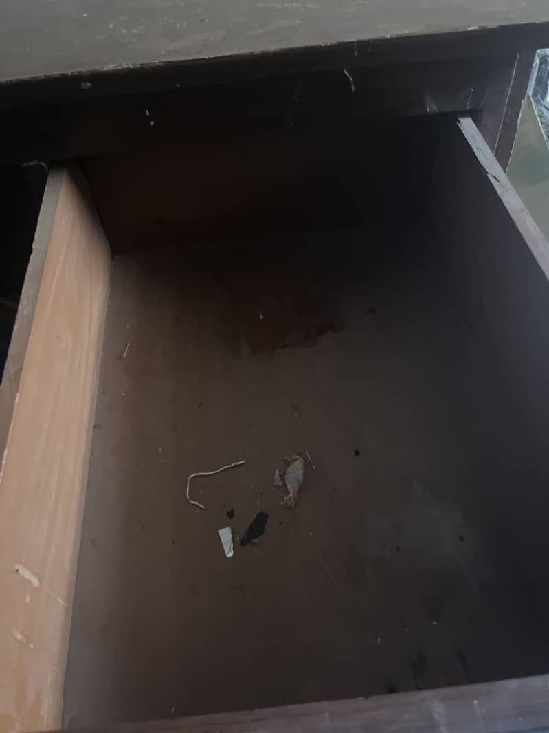 Computer table 1