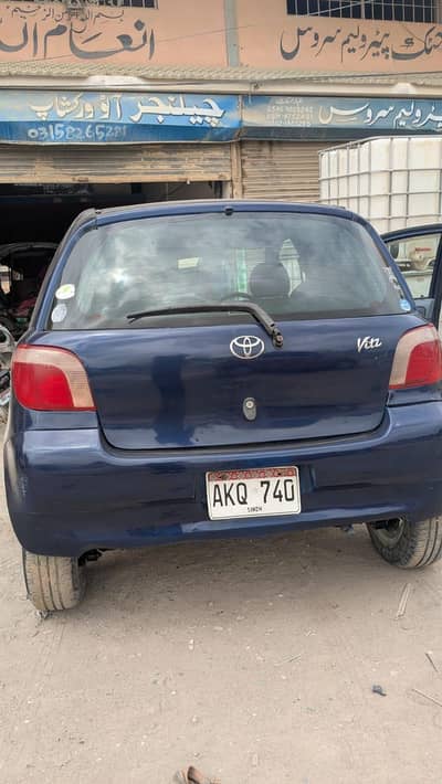 vitz gari me qui kam nhi h