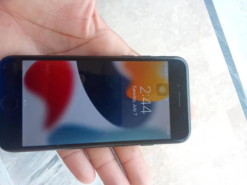 Apple iPhone 7 2