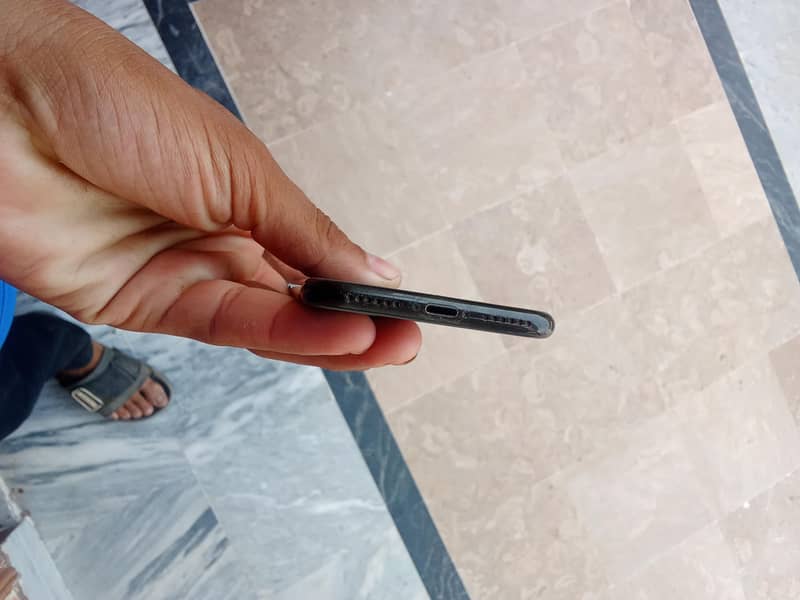 Apple iPhone 7 3