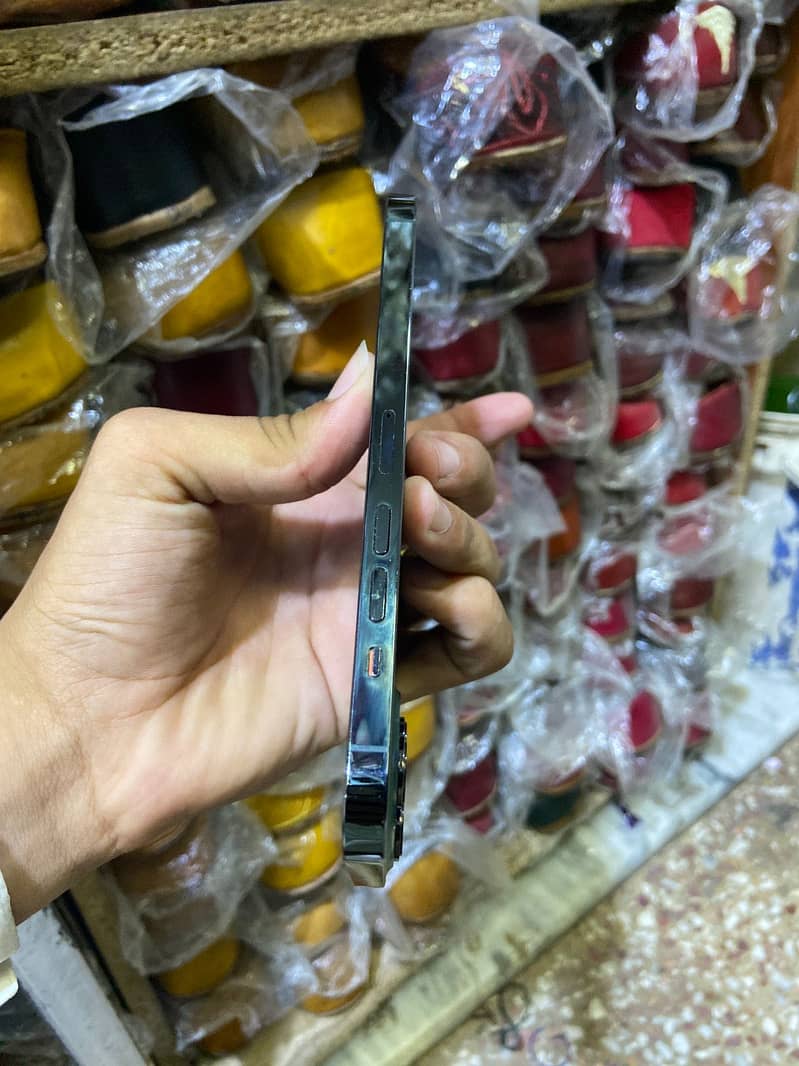 Apple iPhone 13 Pro Max 3
