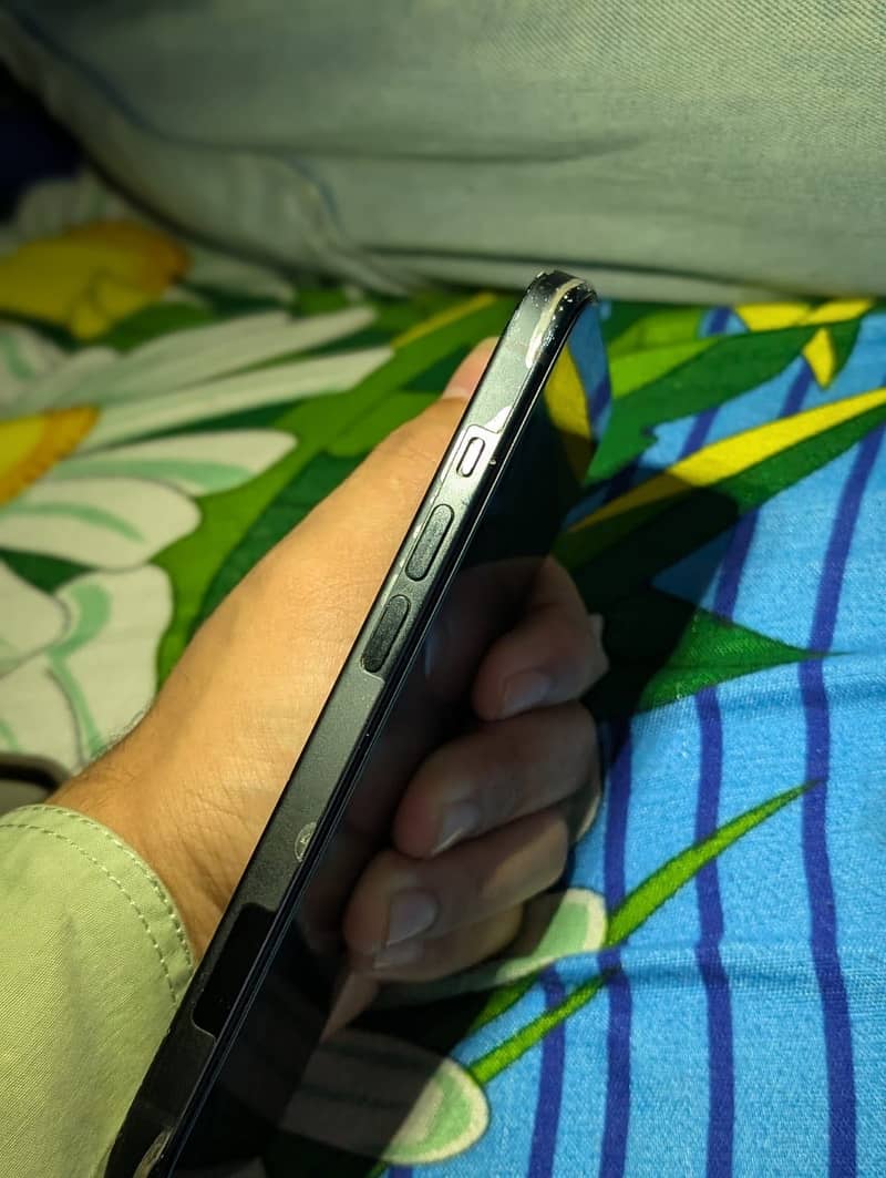 Apple iPhone 15 3