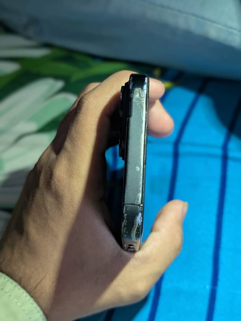 Apple iPhone 15 4