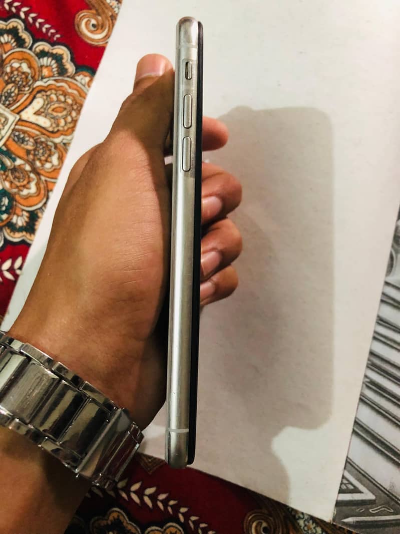 Apple iPhone X 4