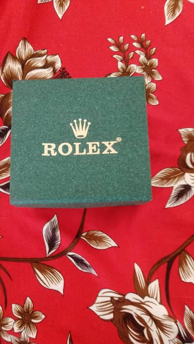 condition 10/10 one time wear. box available for gift