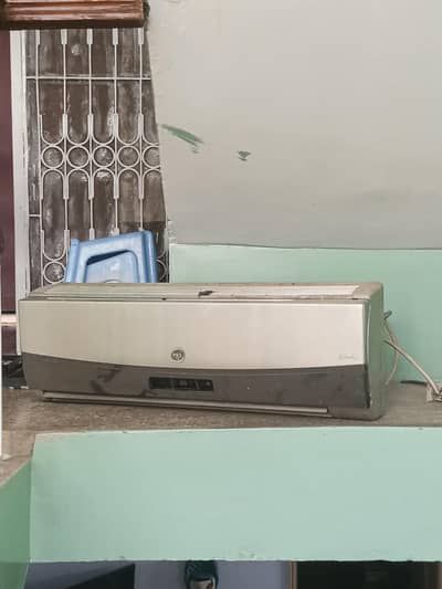 AC for urgent sale
