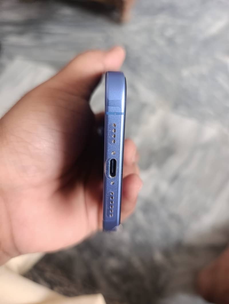 Apple iPhone 16 Plus 0