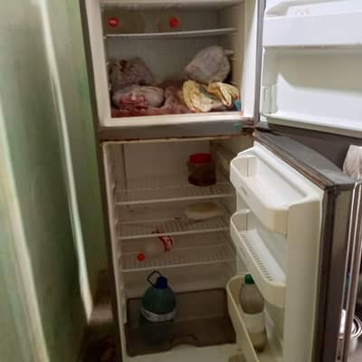 bellow I m selling my fridge