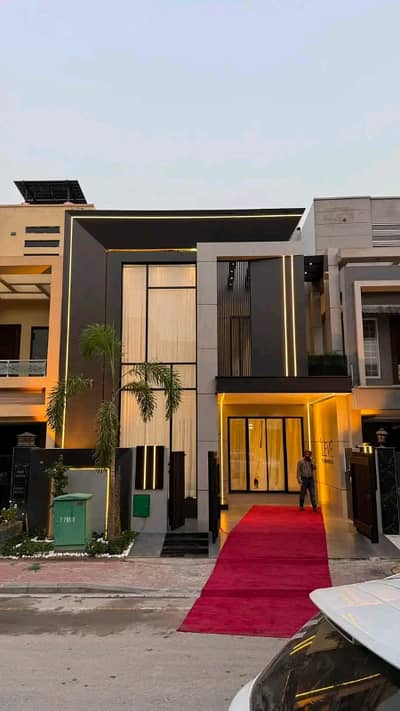 5 Marla Luxury House is Available for Rent in Bahria Town Lahore