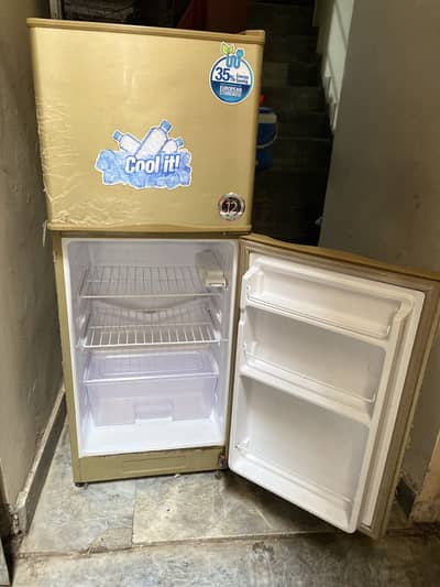 . dawlance Brand new condition. small size  3 month used 03095449689