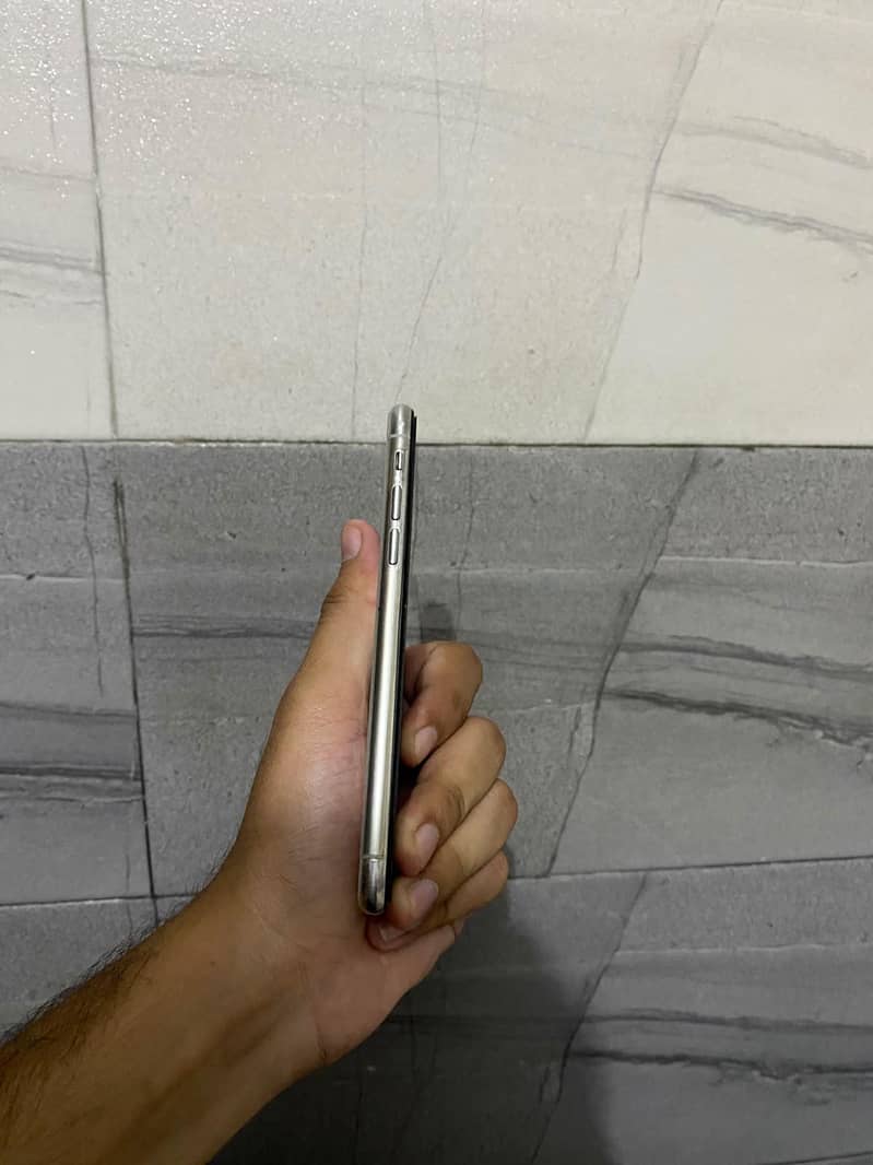 Apple iPhone X 3