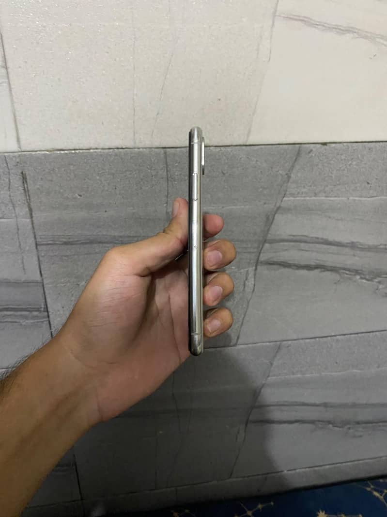 Apple iPhone X 5