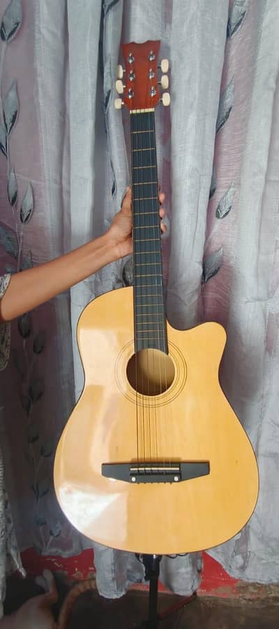 Beautiful Acoustic Guitar - Brand New Condition (Clear Sound)