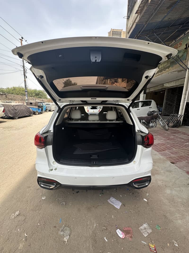 MG HS PHEV 10