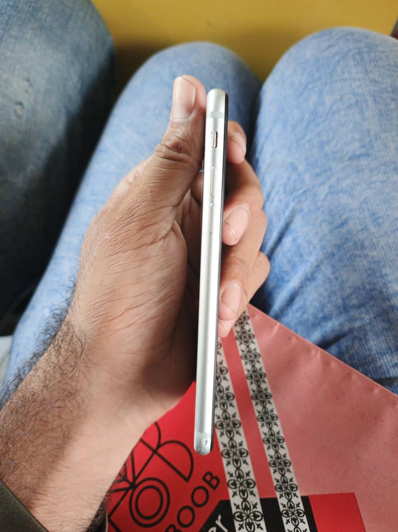 Apple iPhone 7 1