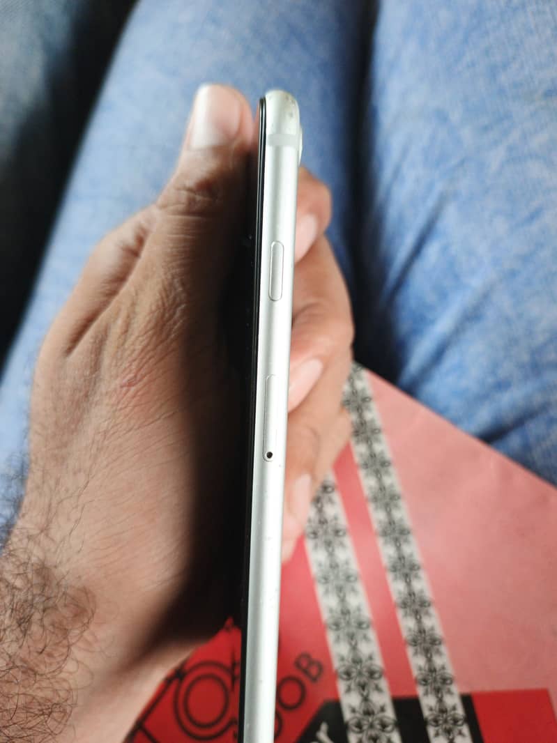Apple iPhone 7 2