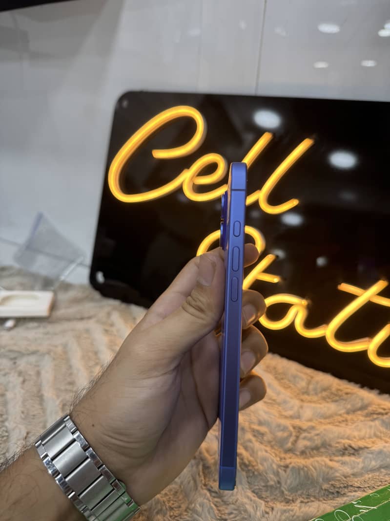 Apple iPhone 16 Plus 1