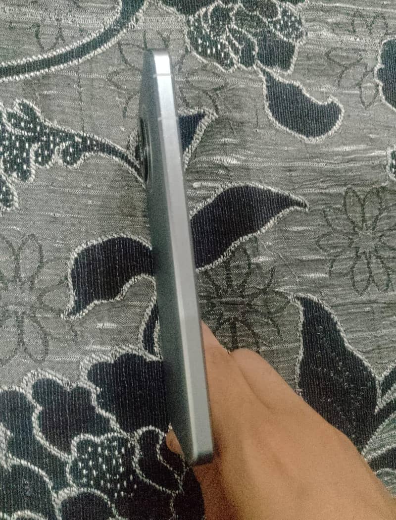 Sharp Aquos Sense7 plus 3