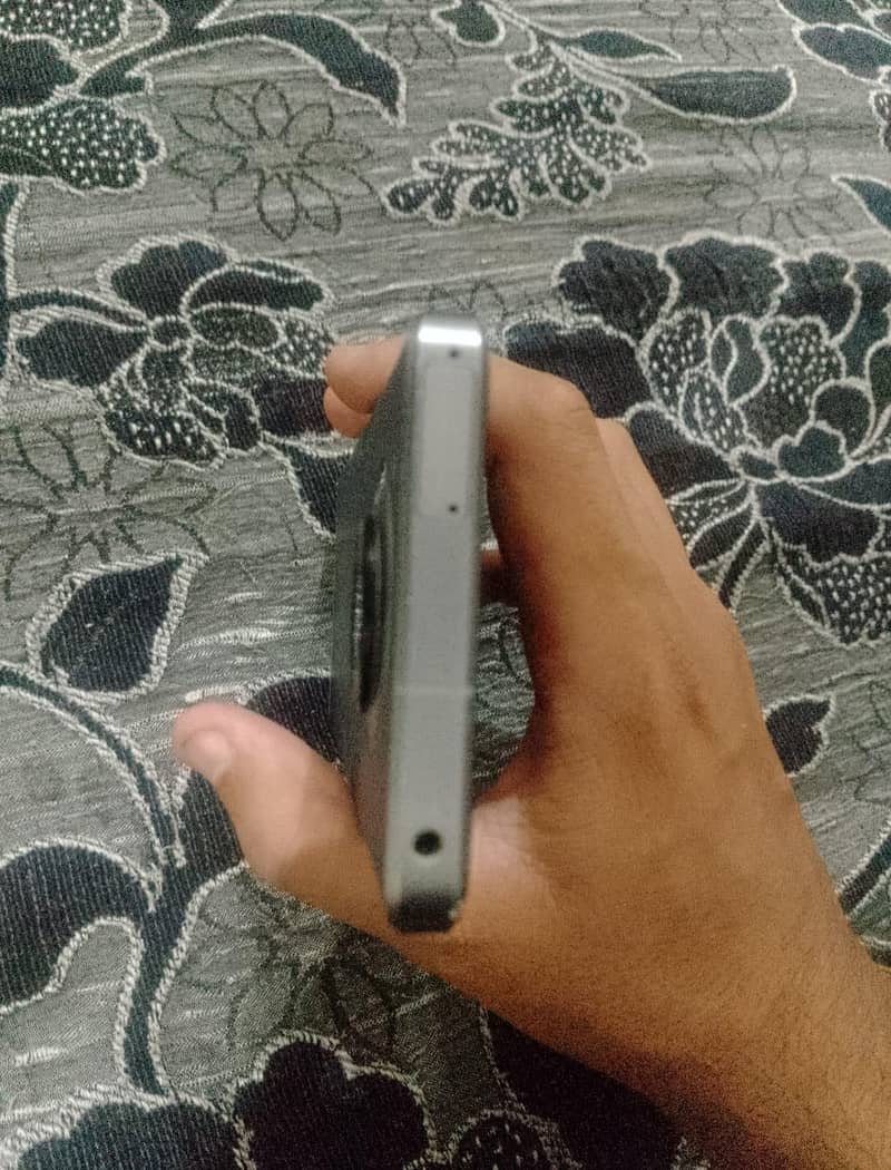 Sharp Aquos Sense7 plus 4