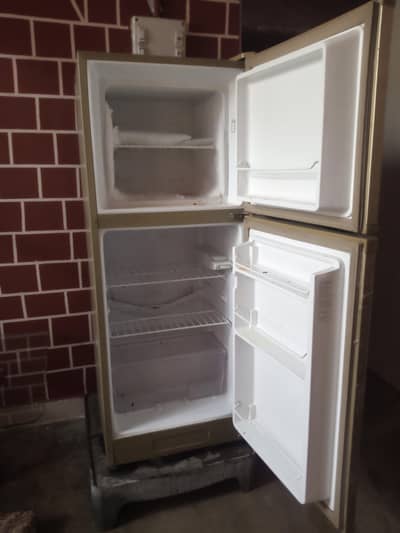 for sale fridge almost new0*3*3*6*5*1*6*0*0*7*7
