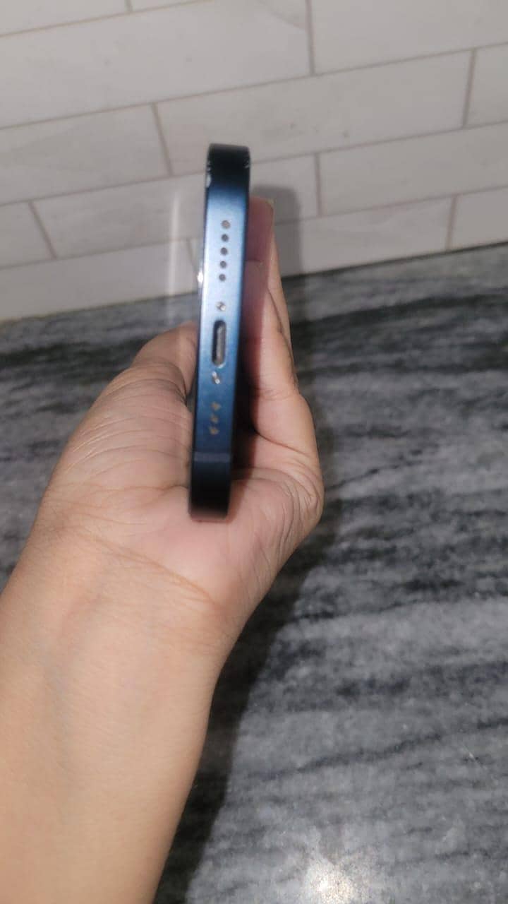 Apple iPhone 13 2