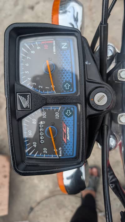 bike 10/10 condition num lga hua hai
