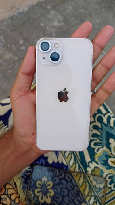 Apple iPhone 13