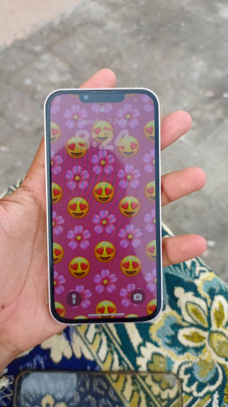 Apple iPhone 13 1