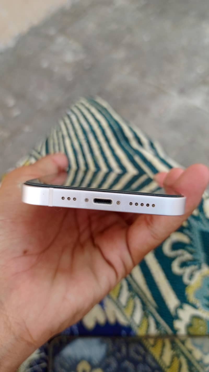 Apple iPhone 13 2