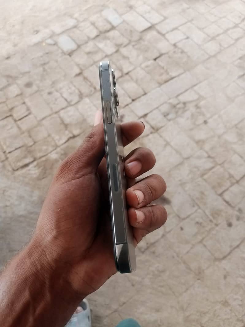 Apple iPhone 12 Pro Max 3